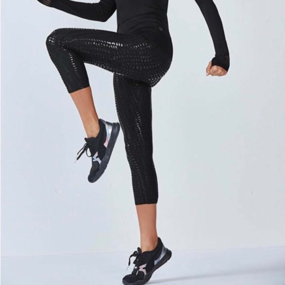 COPY - Mid-Rise Printed Power Hold Capri Leggings Size XL